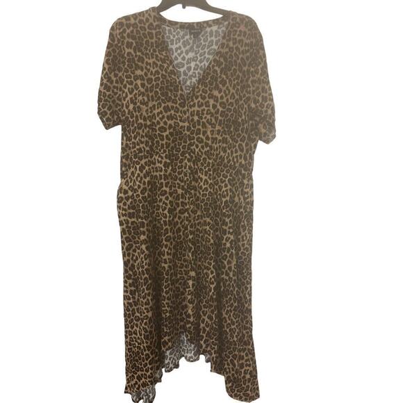 TORRID Challis Leopard Print V Neck Button Front Shark Bite Hem Dress Size 2/2X - Picture 4 of 13